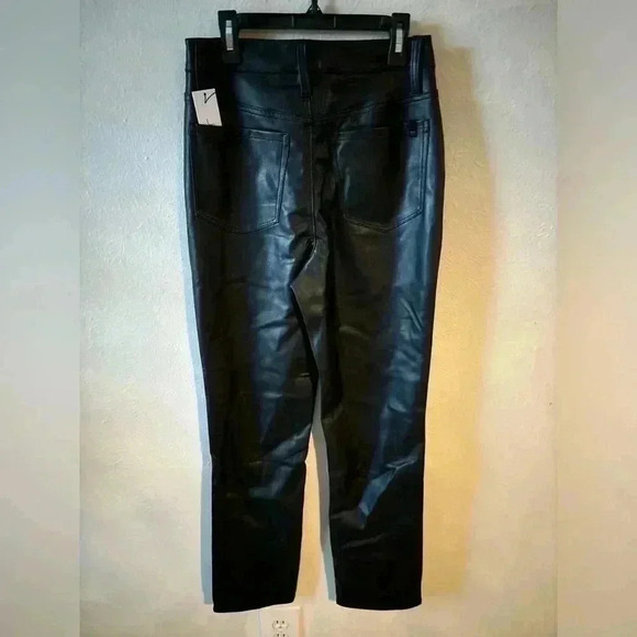 THE HONOR
HIGH RISE STRAIGHT ANKLE‎ // VEGAN LEATHER // BLACK - Picture 6 of 9